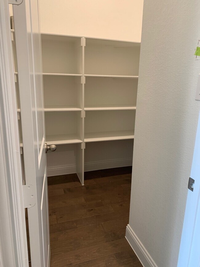 Foto del edificio - 14825 Blakely Way