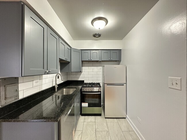 Building Photo - 1515 W Morse Ave