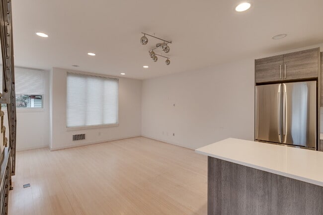 Building Photo - Modern Ballard 3 bedroom townhome for rent!