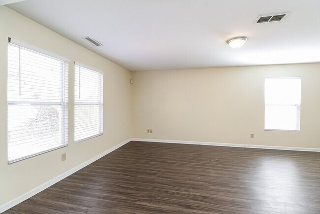 Foto del edificio - 1018 Allegiance Dr