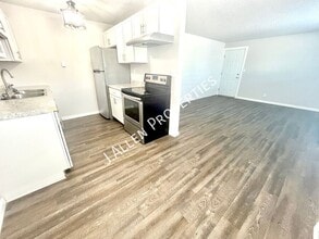 Building Photo - 727 S 20th St
