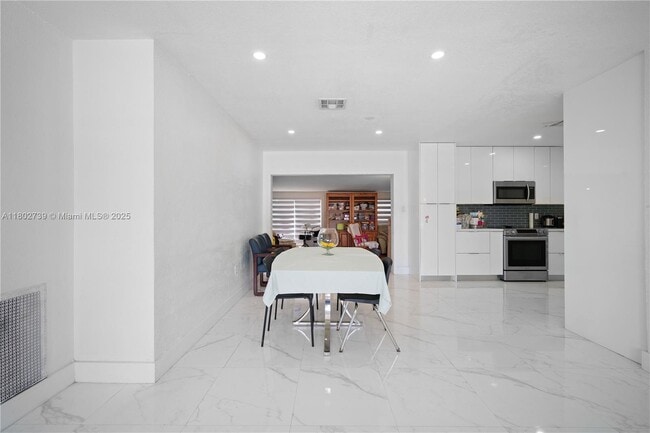 Foto del edificio - 1314 W 80th St