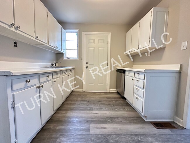 Building Photo - Home for rent in Roebuck **ACCEPTS SECTION 8**