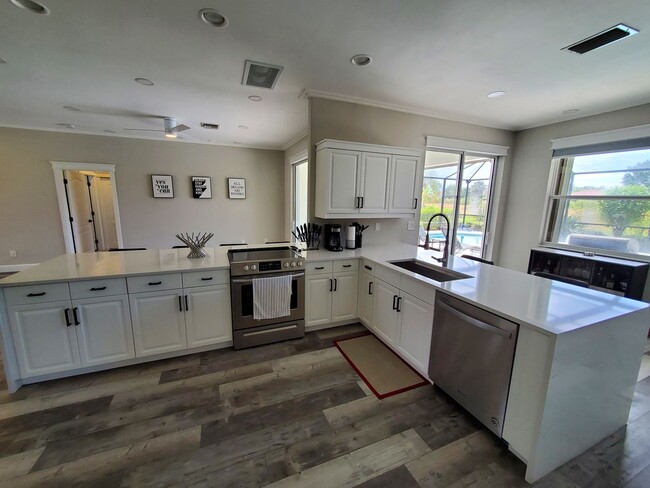 Building Photo - Fully-Furnished, 6-7 Month Lease Option