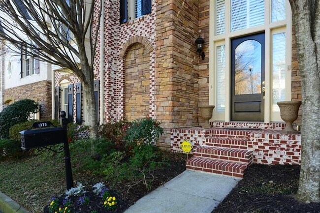 Building Photo - 1379 Village Park Dr NE