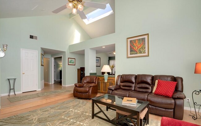 Building Photo - Very Cute 3 bedroom 2 bath Home!!