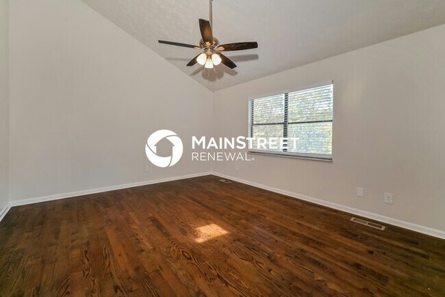 Building Photo - 3 Bedroom Pet-Friendly Home in KNOXVILLE, TN with Main Street Renewal