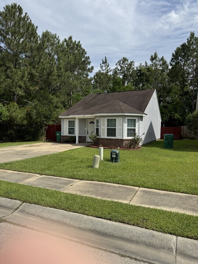 Foto del edificio - 13401 Warren Dr