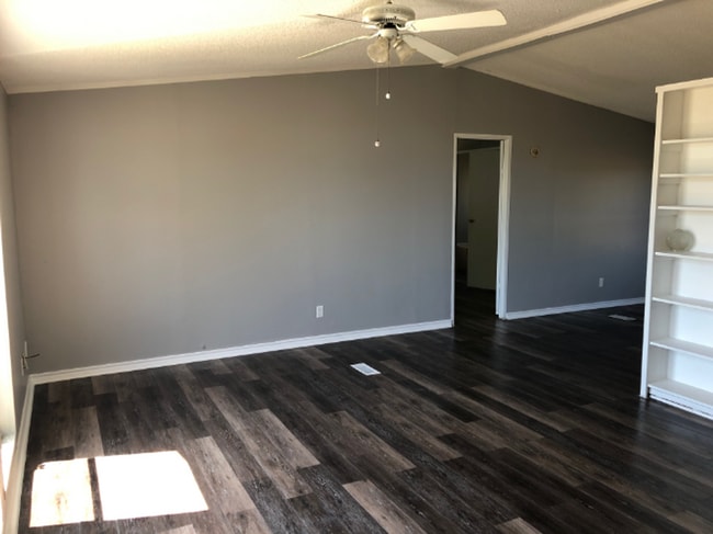 Building Photo - 6508 FM1565