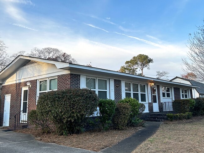 Foto del edificio - 408 Lynette Dr