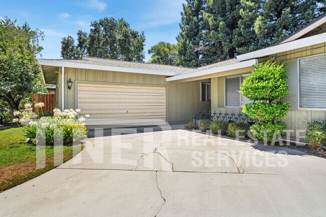 Building Photo - 24 Grand Rio Cir