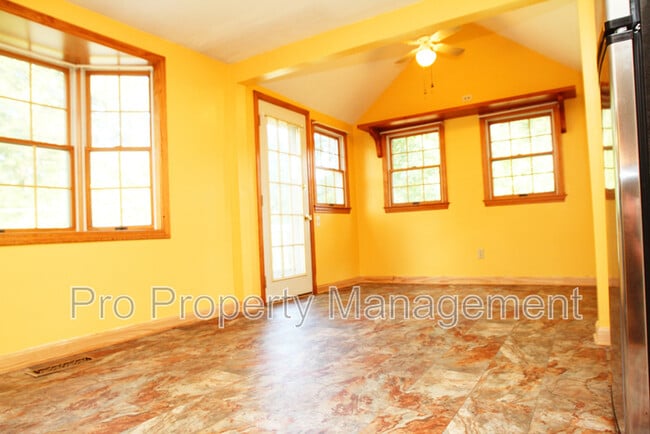 Building Photo - 14 Lynn Cir