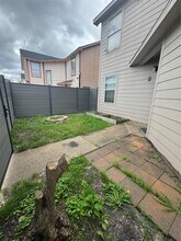 Building Photo - 12700 Leader St