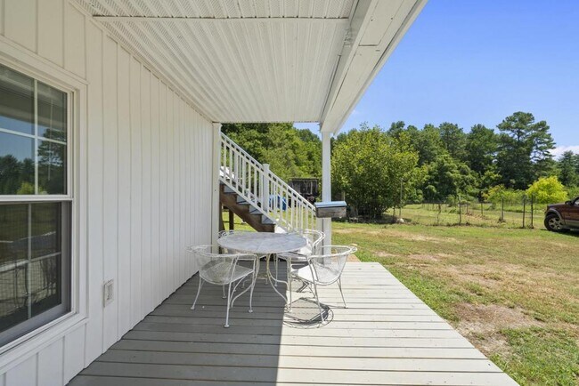 Building Photo - 1621 Wait Ave