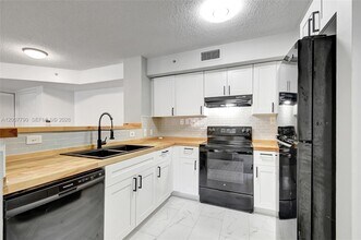 Building Photo - 7808 Sonoma Springs Cir