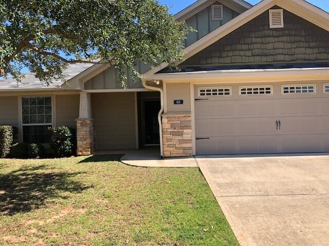 Foto principal - 421 W Cumberland Rd