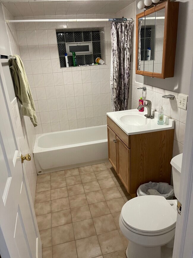 Bathroom - 5806 N Bernard St