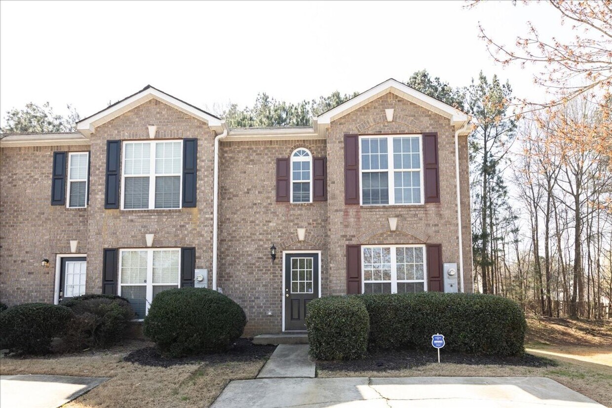 Primary Photo - Newly Renovated 3/2 Townhome in Quiet Deca...