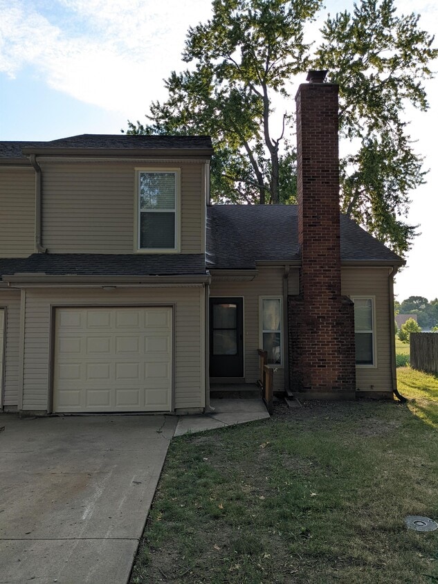 Primary Photo - 925 S Lindenwood Dr