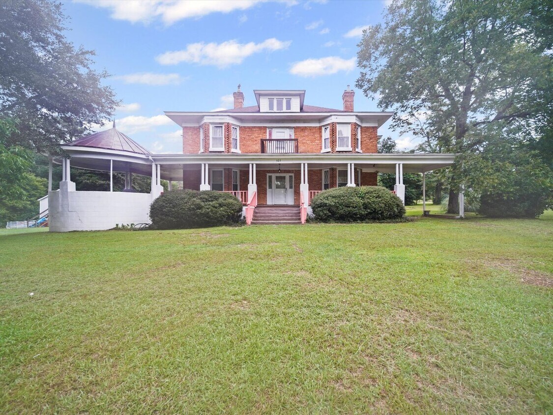 Primary Photo - 4 Bedroom/2 Bath Home for Rent