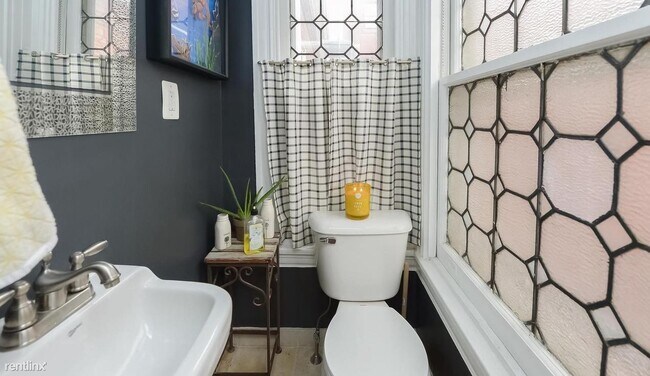 Building Photo - 1 br, 1 bath Townhome - 2024 Spruce Street 5