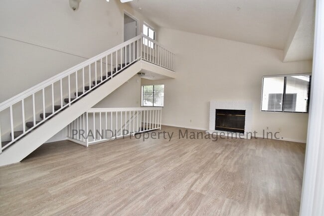 Building Photo - "Charming 3-Bedroom Townhouse with 3 Full ...