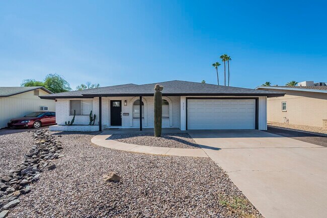 Building Photo - 321 E Fremont Dr