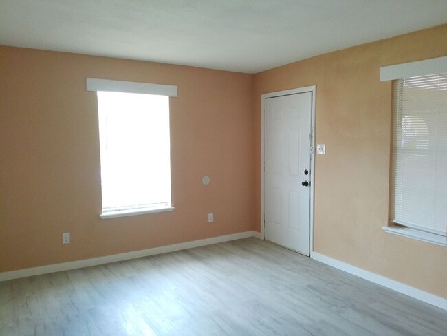 Building Photo - 3617 Crestbrook Ct