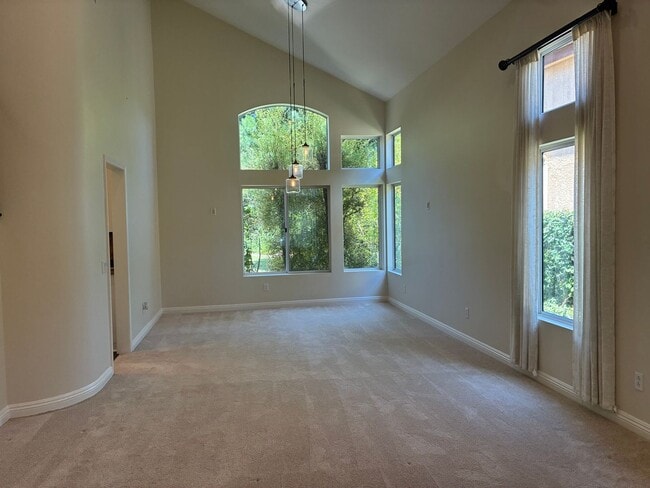 Foto del edificio - Backyard Bliss in Simi Valley