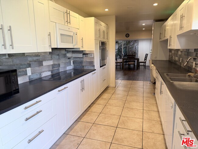 Foto del edificio - 6732 Wooster Ave