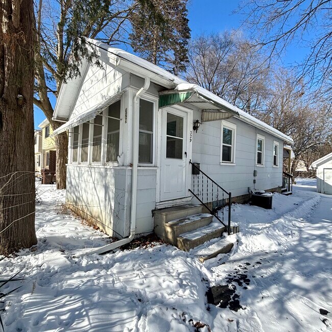 Foto del edificio - 329 Fenton St