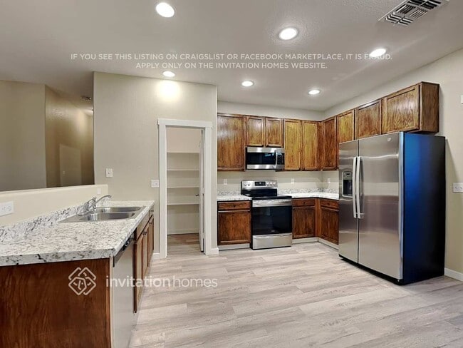 Foto del edificio - 33753 W Camp River Rd