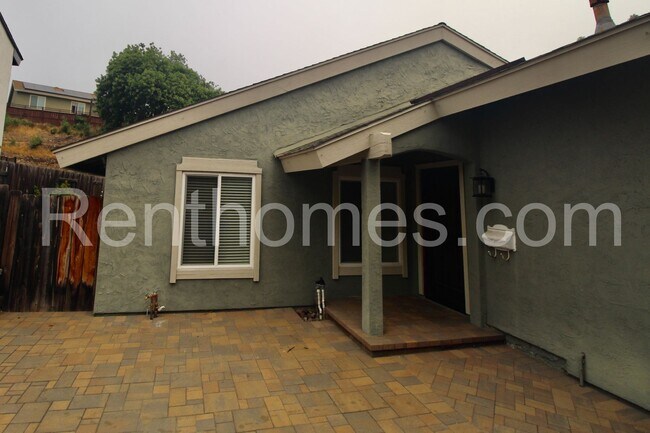 Foto del edificio - Scripps Ranch, 11012 Ironwood Rd, 16 Solar...