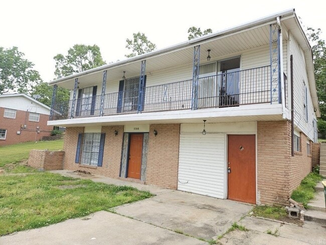 Building Photo - 5708 Shamrock Dr