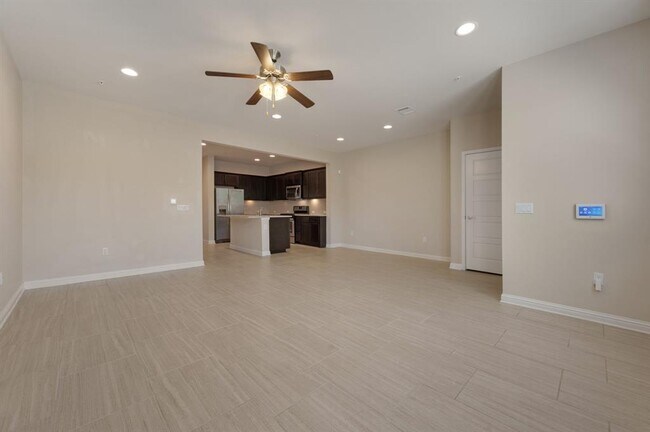 Building Photo - 6814 E Riverside Dr