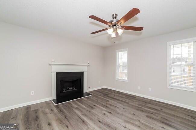 Foto del edificio - 425 River Trace Dr