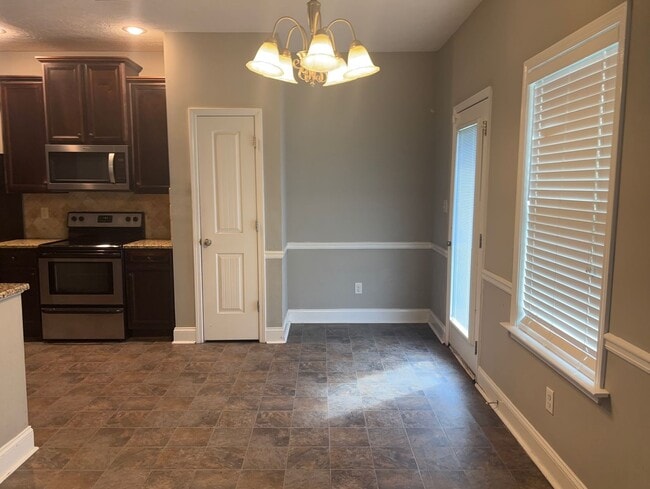 Building Photo - 717 Porter Ln