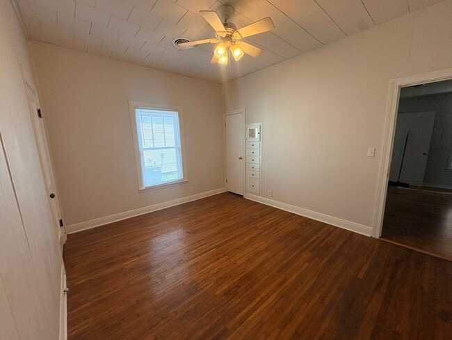 Building Photo - 1104 11th St