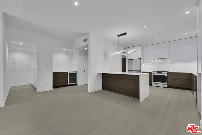 Foto del edificio - 10630 Wilkins Ave