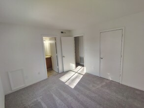 Building Photo - 600 Reusens Rd
