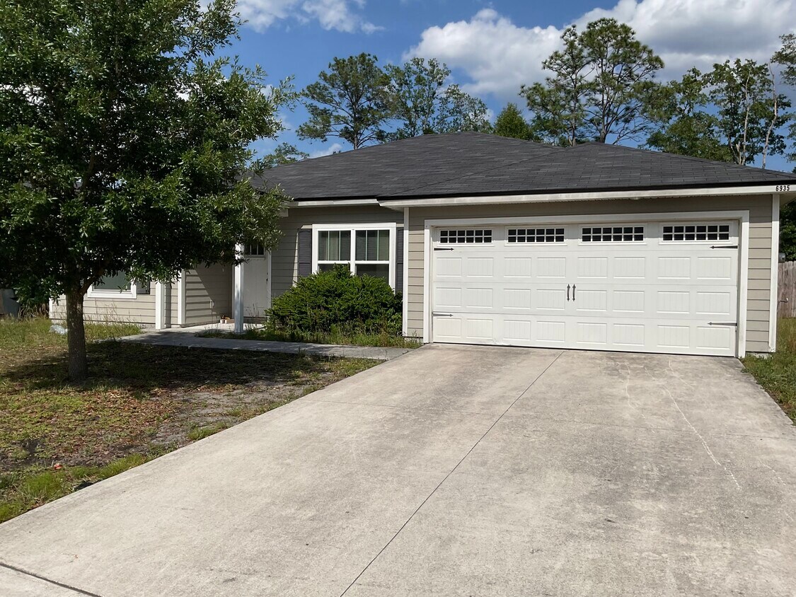 Primary Photo - Beautiful 4Bd/2Ba home in Forest Hideaway ...