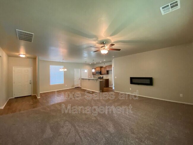 Foto del edificio - 12113 Stockdale Pl
