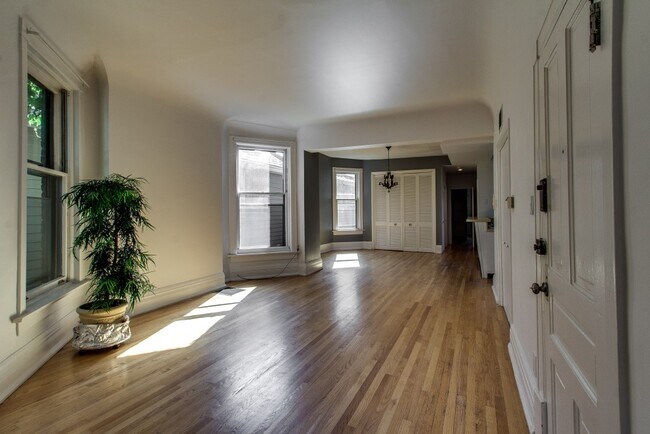 Building Photo - 2216 N Cleveland Ave