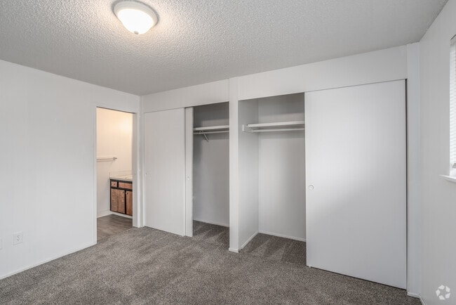 2BR, 1.5BA - 895SF - Bedroom - Sandman IV