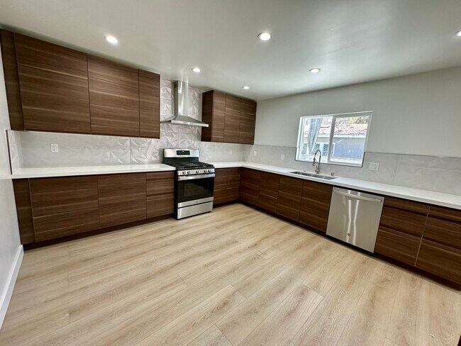 Building Photo - 1116 Lincoln Ave