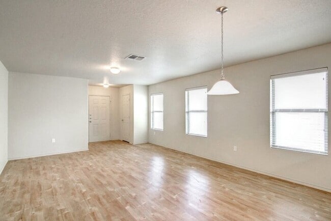 Foto del edificio - 7606 Cypress Vine