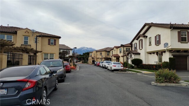 Foto del edificio - 2750 E Oak Hill Dr
