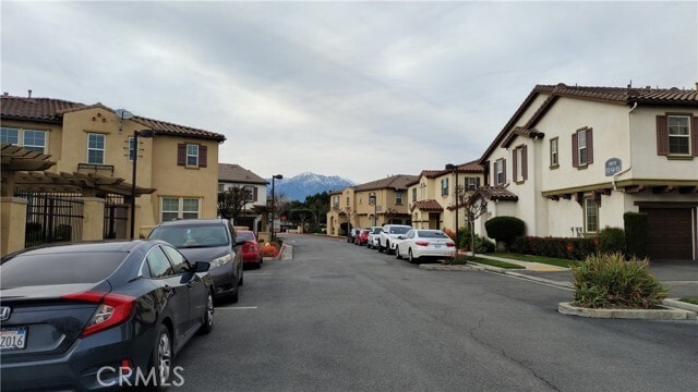 Building Photo - 2750 E Oak Hill Dr