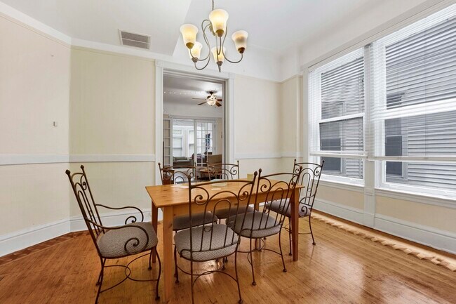 Foto del edificio - 2522 N Burling St
