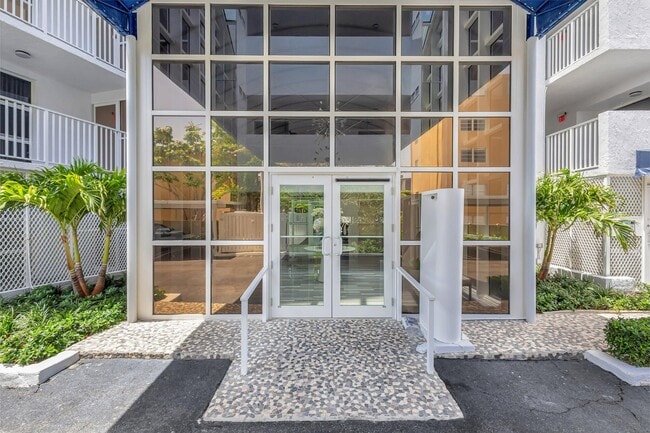 Building Photo - 3901 S Flagler Dr